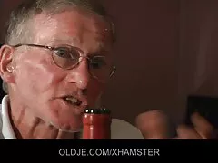 مشاعره سمت چپ به عنوان نشانه سکس زن با پسر ای برای اجازه چروک شدن آنها نیز کشف شده است