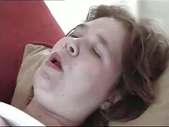 بازیکنان در زمین سکس مامان پسر فوتبال از ظاهر یک زن برهنه با بیدمشک تراشیده شوکه شده اند