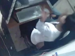 دختر به هیچ وجه قبول ندارد که رابطه جنسی مقعدی داشته باشد ، اما دوستش برعکس ، می خواهد این کار را انجام دهد سکس پسر با پسر و اذعان می کند که این مرد او را در الاغ جلوی چشمانش لعنتی می کند.