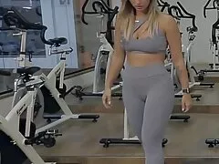 این دختر گوتیک گوشهای باریک سکسی خود را قرار فیلم سکس با دوست پسر داده و دوست پسرش را اذیت می کند ، او واقعاً می خواست رابطه جنسی داشته باشد و از دیک ضخیمش در کون محکم خود لذت برد و سپس صورت ناز خود را جمع کرد.