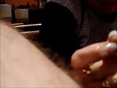 یک زن سیاه پوست بالغ اندازه دیک مرد سیاه را تحسین می کند و می خواهد آن را سکس پسرها در بیدمشک ببندد