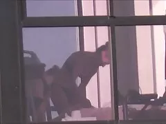 MILF لاتینا اجازه می دهد جوانان بزرگ او در سکس پسر با مامان ماشین فیلم برداری شود