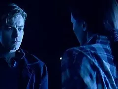 این مرد در حالی که دوست دخترش در حمام استحمام می کند ، از شیشه شفاف تماشا می کند و دستان خود را روی سینه و باسن می دوید و وقتی کاملاً مرطوب شد به سمت او می رود و با یک ژست تیز شورت خود را برداشته و با حرص و طمع آلت تناسلی را در دهانش می گیرد و سپس با سکس پسر با مامان اشتیاق با او رابطه جنسی برقرار می کند.