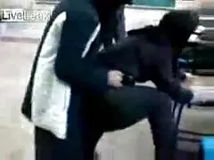 بیکینی سیاه روی یک دوست خال کوبی باریک بسیار سکسی نشسته است و آن مرد تصمیم گرفت با یک الاغ سفت و سخت آن را روی سکس مادر دختر و پسر دیک برجسته بگذارد.