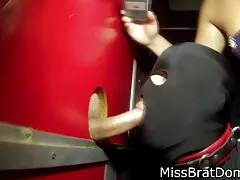 دختر رمانتیک شکننده و ریز و درشت ، انتظار نداشت چنین سکس دختر و پسر کوچک گربه خشن با دیک قدرتمند در یک گربه بسیار کوچک و محکم