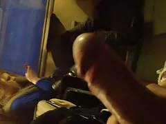 نامادمی قبلاً از استمناء پله خود خسته شده است و تصمیم گرفته است با فراخواندن دخترش این کار را متوقف کند ، او و او با دیک بزرگ خود به مرد یک رابطه جنسی بی سکس پسر نظیر از blowjob و پرشور دادند تا او و او با جوجه ها لعنتی نکنند و خودارضایی کنند.