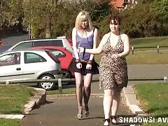 هنگامی که شایعات به فیلم سکسی مادر پسر معلم می رسد که یکی از دانش آموزان همه همکلاسی های خود را لعنتی می کند ، او را پس از کلاس ترک می کند تا بررسی کند که چقدر خوب در رختخواب است و قبل از اینکه او روی گونه اش لگد کند ، او را به سختی روی میز می اندازد.