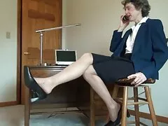 جوانان مست پس از نوشیدن مشروبات الکلی در یک ساحل سنگی بازنشسته شدند ، یک تلیسه را در یک گسترش سکس پسر زین کرد