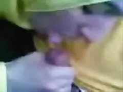 زرادخانه خانم بیدمشک برای شکنجه مطلقاً همه چیز را دارد و او نمی خواهد برای اولین بار مرد جوان فیلم گاییدن پسر را شوکه کند ، اما یک دقیقه طول می کشد تا او را زنجیر دهد و سپس او را در یک رابطه جنسی دزدکی کند.