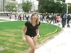 مرد جوان کیرپسر خوشگل با همسایگان جدید 8212 ملاقات می کند؛ MILF لزبین بالغ و شلوغ