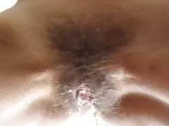 سه دوست مست صبح برهنه از خواب بیدار شدند و کاری را که روز گذشته سکس پسر با مامان انجام دادند به خاطر آوردند