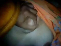 MILF بلوند زرق و برق دار با مرد خود را برای یک مهمانی شام جمع شد و از ویدیوسکس مادروپسر دیدن او آنقدر هیجان زده بود که زیر لباس او قرار گرفتند و تصمیم گرفتند فاک کنند و کمی لنگ بزنند.