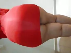 یک زن بزرگ الاغ لاتینا سرانجام تصمیم گرفت که رابطه جنسی مقعد را امتحان کند زیرا همه دوستانش مدتهاست که این کار را انجام می دهند و همه خوشحال بودند که یک مرد sexپسر آلت تناسلی را در خود می خورد ، از او خواسته بود تا مقعد خود را بهبود ببخشد و با خوشحالی این روند را آغاز کرد ، ابتدا یک شکم کوچک ، سپس یک آلت بزرگتر و در آخر آن را قرار داد. ابزار شما