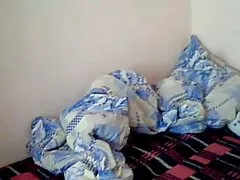 یک خدمتکار که جوراب شلواری سکسی پوشیده است ، بندرت استاد خود را پورن پسر در رابطه جنسی رد می کند ، حتی لباس می پوشاند تا او را به لعنتی پرشور تحریک کند