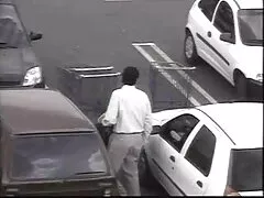 بعد از یک شب پیاده روی در خیابان ، یک زن کمی چاق شد و سرد شد و از مردش خواست تا او را گرم کند و به او دستور داد که لباسش را ببافد و سکس پسر وپسر سپس او شروع به لعاب کردن او در سوراخ مقعد کرد و گرما که خود به درون بدن او تابیده می شود ، گرم می شود.