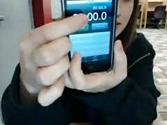 MILF Busty در جوراب ساق بلند از خودارضایی خسته می شود و وقتی دخترش را می شنود با دوست پسرش صحبت می کند ، بر روی آنها سکس پسر فرود می آید و او را به فروشگاه می فرستد و پسر را اغوا می کند و رابطه جنسی داغ با او در بیدمشک گرسنه برقرار می کند