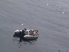 جوان لاتینا با سکس فرزند با مادر دیک شریک زندگی و بیدمشک خود بی رحمانه سوار می شود