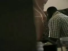 دختر بعد از بازی با گلوله برفی در خیابان ، دیک مرد خود را مکیده و سوراخ مقعد خود را با زبانش نوازش می کند تا با یک الاغ داغ به خاطر رابطه جنسی دهانی به او پاداش دهد. فیلم سکسی پسر جوان