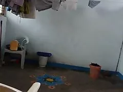 سبزه ای با نام مشهور ، کلیتی را در یک پست آنلاین سکس پسر با مامان مالش می دهد