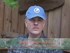 یک استریپر با دندانهای آهنی روی میله چرخید تا اینکه توسط یک مرد سیاه پوست برداشته شد و روی آلت تناسلی مرد طولانی سکس پسرها کاشته شد