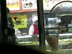 جوجه جوان آسیایی گربه را سوپر مادر پسر با ویبراتور خودارضایی می کند